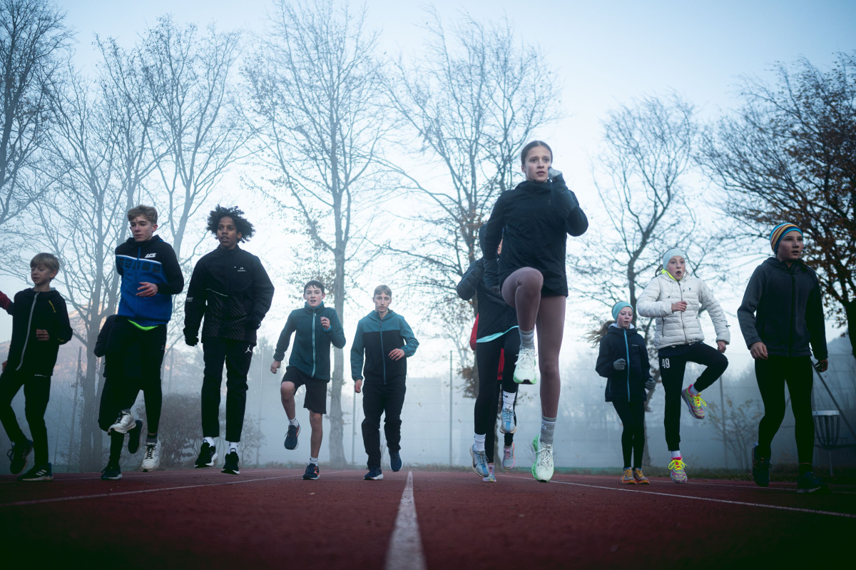 Impressionen des ZKB Zürilauf Cup Trainingsweekend 2025 vom 8. und 9. November 2025 im Sportzentrum Kerenzerberg in Filzbach. Die besten fünf Läuferinnen und Läufer jeder Jugendkategorie in der Saison 2025 wurden von der Zürcher Kantonalbank zum Trainingsweekend eingeladen. (WeArePepper/Sebastian Schneider)